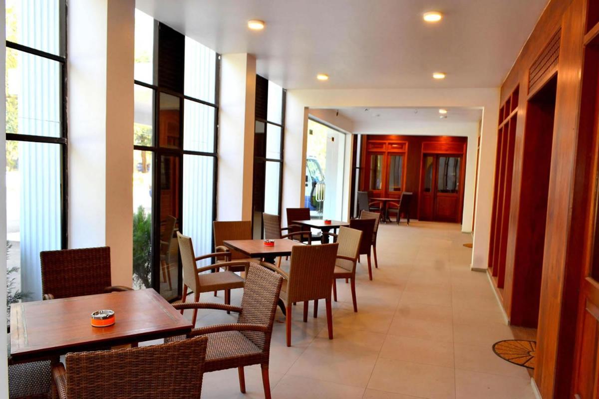 Good Wood Airport Hotel Katunayake Exterior photo